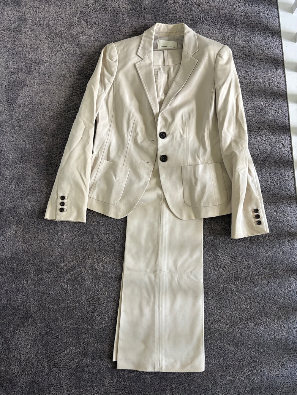 Banana Republic Cream Women's Two-Button Blazer and Pants Suit